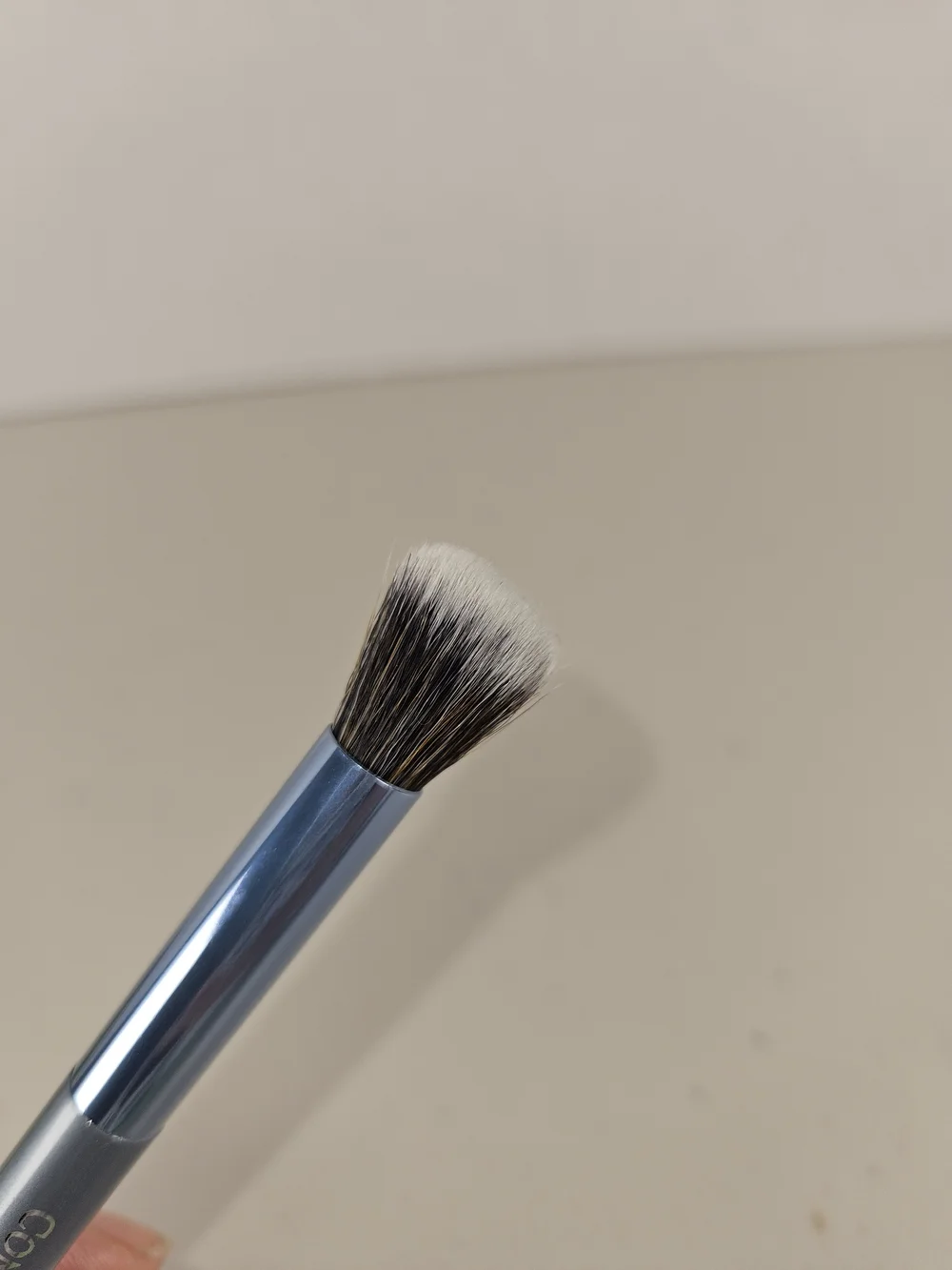 New FARAH Double-Ended Eyeshadow Brush - Light Blue